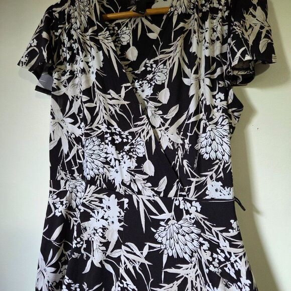EUC INC INTERNATIONAL CONCEPTS WHITE BLACK FLORAL SURPLICE SLINKY MIDI DRESS M - Picture 7 of 15